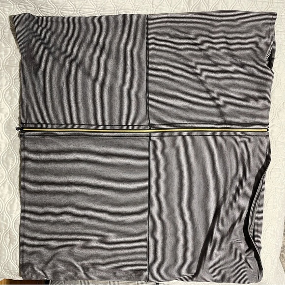Lululemon Vinyasa Scarf
Tonka Stripe Heathered Slate Black - Picture 5 of 5